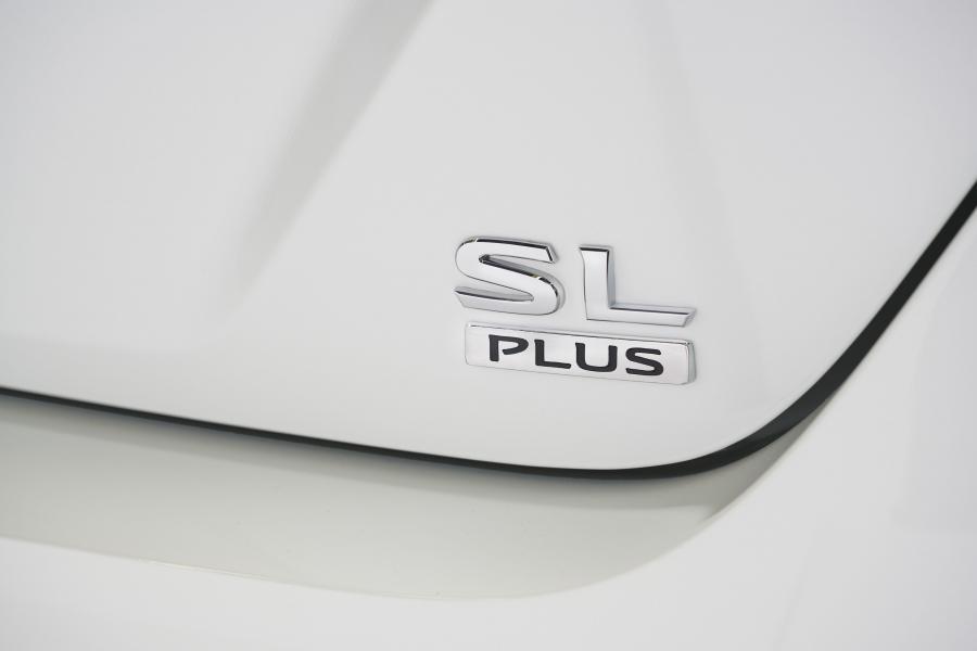 Логотип Nissan Leaf e+ 2019 года  (NA) (фото 2 из 20)